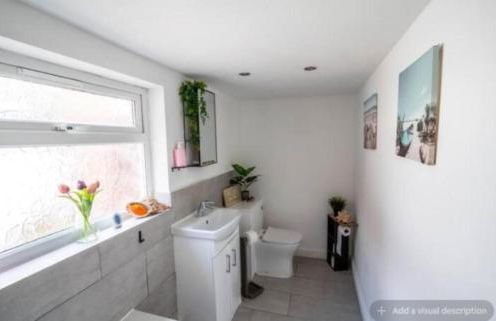 Charming 3BDR House By Homestyles Hosts Short Lets & Serviced Accommodation Hoole With Free Parking & Free WiFi - Photo 27