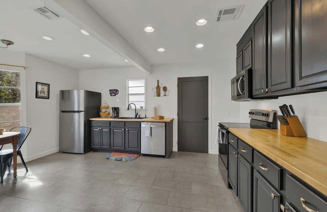 Elegant and Stylish Glenmoor Abode - 5 min to Town - Foto 19