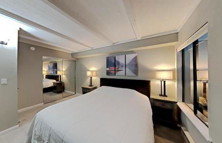 Slopeside & Spacious Home WITH Parking - Foto 15