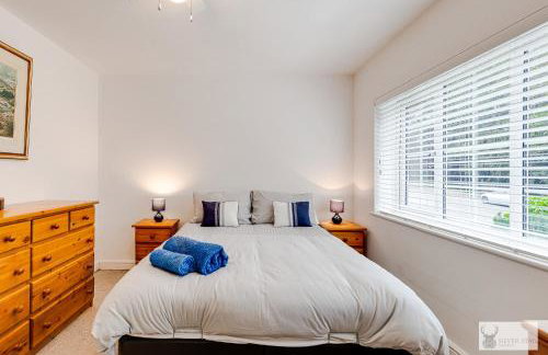 Silver Stag Properties Large 4 bed Property - Photo 28