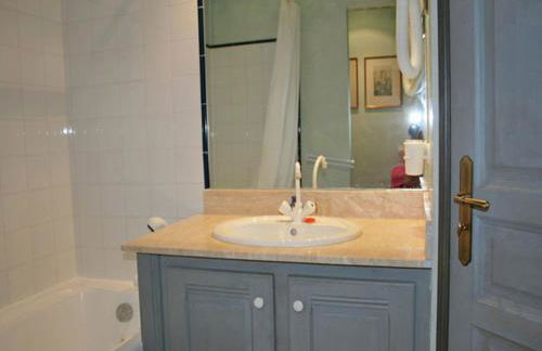 A beautiful 2 persons studio in a chateau with swimming pool - Foto 13