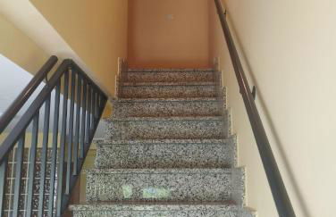 Duplex con terraza y vistas a la montaña internet aire acondicionado frente a piscinas públicas - Foto 13