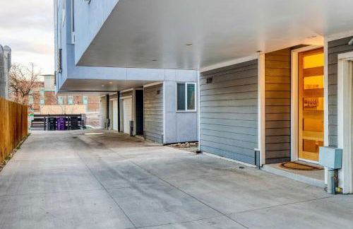 Walk to Empower Field Townhome with Hot Tub! - Foto 45