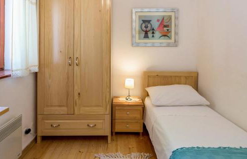 4 Bedroom Beautiful Home In Mravinci - Photo 31