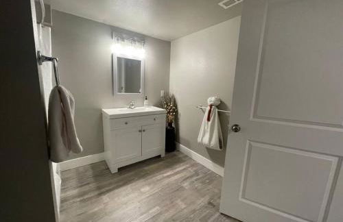 Quaint new renovation perfect for your large group - Foto 9