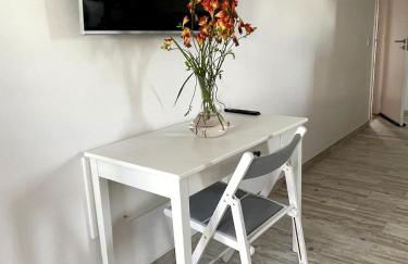 Spacious Studio in Sunny Villa Minutes to Beach - Foto 6