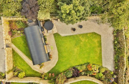 FLORA Luxury Retreat, Private Garden, Views & Hot Tub - Photo 5