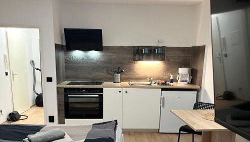 Low Budget Apartment Cologne - Foto 4, stove