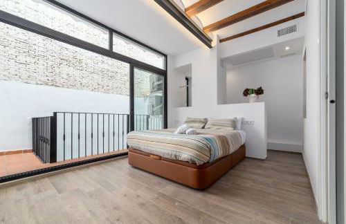 FLORIT FLATS - CATHEDRAL LUXURY TERRACE FLAT 2BR 2BA AC Wifi - Photo 21