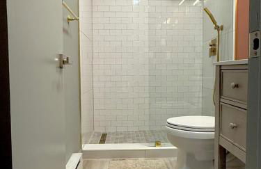 Pocono Chalet,Hot Tub,Arcade,Fireplace, Lake,Pool, Pet friendly, near Jim Thorpe No extra fees to use amenities - Foto 61