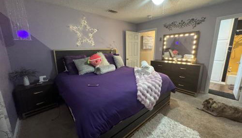 Arlington FOMO HOME - Photo 2, wardrobe