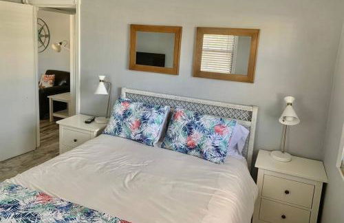 Gorgeous Beach view balcony with heated pool - Foto 8