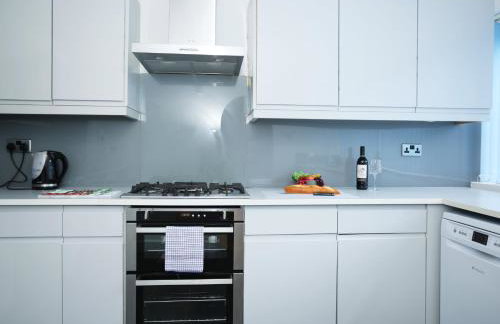 Gainsborough Place By N And N Stays Ltd, Perfect Location for Contractors and Corporate stays, Close to Cardiff Bay Area, Private Parking and fast Wifi - Foto 31