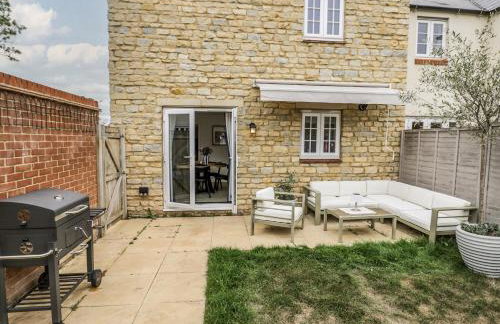 Silverstone Paddock Retreat - Photo 34