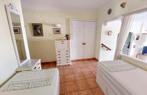 FIRST LINE Villa Floor Studio Apartment with amazing sea view Air Conditioned just 50m from the beach - Foto 15