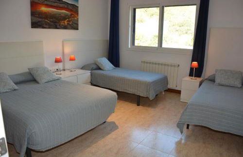 Villa Med A 2 kilometros andando de la playa, del puerto de Aguadoç y a 4 del centro de Sitges Muy Soleada todo el dia Capacidad superior a 16 personas NO REQUIERE COCHE - Foto 33