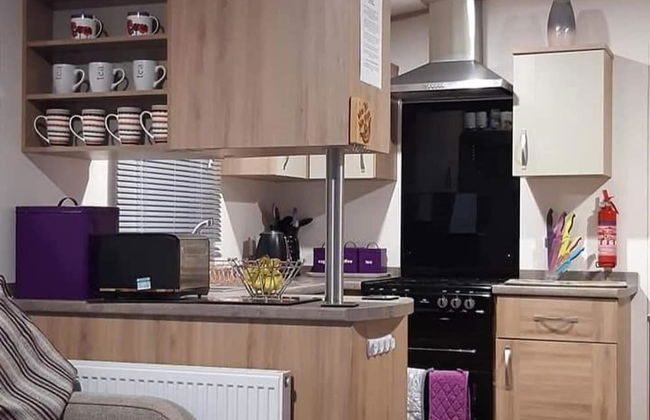 Inviting Beautiful 3-bed Caravan in Ingoldmells - Photo 3