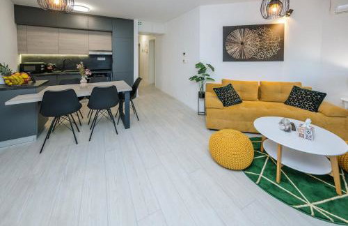 LuxStay Apartments APT3 - Private Parking, Terrace - Foto 18