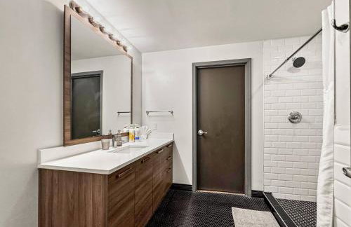 Chic Loft 828 3bd Sleeps 16 Free Parking - Foto 16