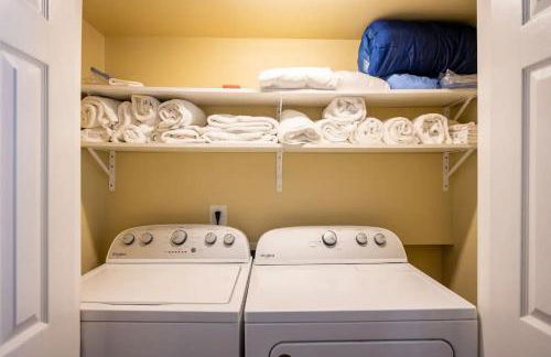 Modern 3-bedroom, big fence yard, Pets stay free - Foto 64