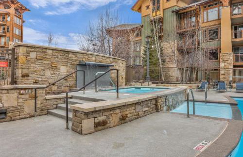 Sunrise Gondola Retreat Ski In Ski Out - Photo 4