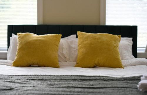 FREE Parking, Netflix in East Liberty By Parks and Uni - Foto 23