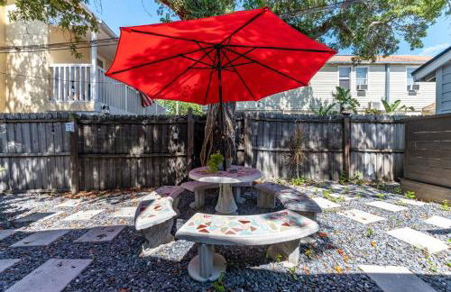 Cozy 1BR • Courtyard + Shared Deck - Foto 33