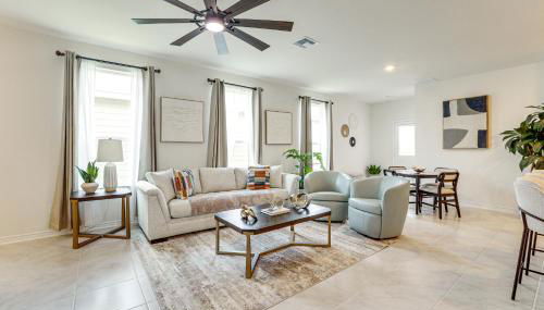 12 Mi to San Antonio River Walk Home with Yard! - Foto 2