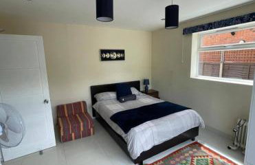 6 Bedroom Spacious villa, Free Parking - Foto 14