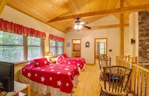 Private Cabin on 2 Acres Hot Tub, 10 Mi to Boone! - Foto 22