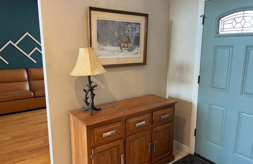 Secluded 4 bedroom with hot tub minutes from campus - Foto 48