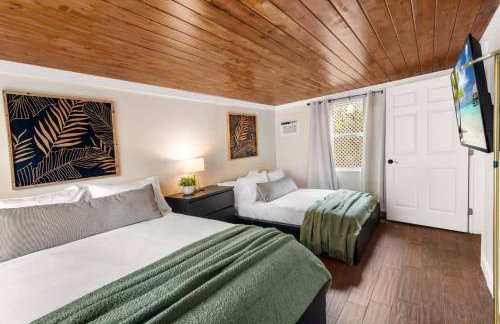 2 Homes • Hot Tubs x2 • Heated Pool • Fire Pit - Foto 16