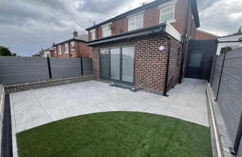 Whole house -Sleeps4-Parking-Garden-BikingHiking - Foto 13