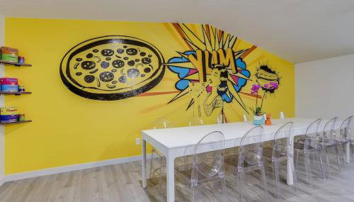 Pop Art Oasis with Karaoke Mini Golf Hot Tub and Pool - Foto 3