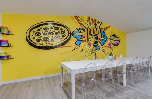 Pop Art Oasis with Karaoke Mini Golf Hot Tub and Pool - Photo 3