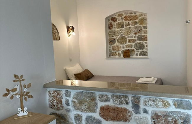 Elenis Studios & Apartments - Photo 12