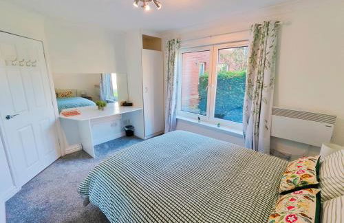 La Casita, Quarry - 2 bedroom Entire Apartment with Free Parking - Foto 18