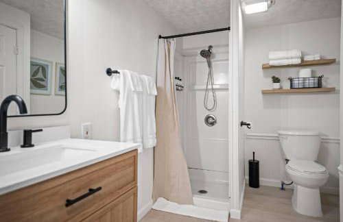 10min to NRG | Hot tub | Sauna | Firepit | 4br 3ba - Foto 34