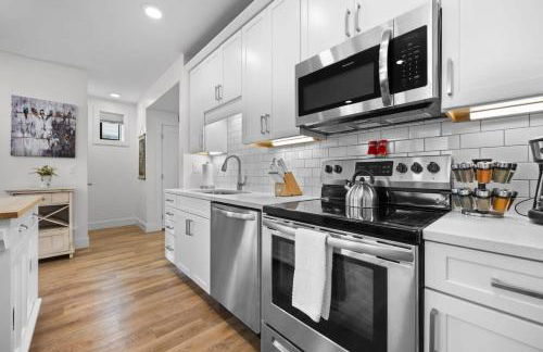 Capri Unit 001 in the Heart of Downtown TC - Foto 30