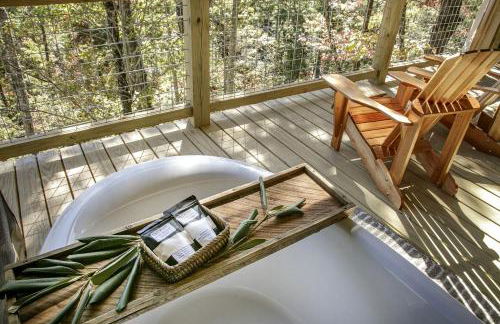 Luxury Family Tree Tent with Private Deck, Soaking Tub & Pizza Oven Near Waterfalls, Zirconia, North Carolina - Foto 15