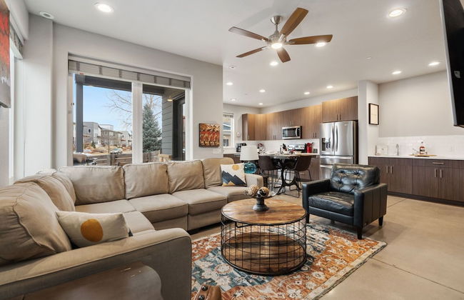 Elegant Oasis - Fireplaces, King Beds, Mtn Views! - Foto 1