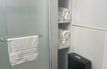 Luxury 2-bedroom and 1-bathroom - Foto 12