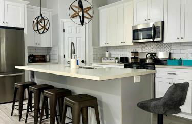 City Oasis Near NRG Stadium, Med Center & Downtown! - Photo 5