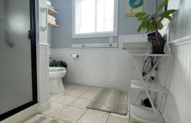 Sunlit Surf House 4BR Downtown Walk to beach - Foto 39