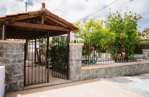 Irene Villa with Hot Tub, by Estia - Foto 11