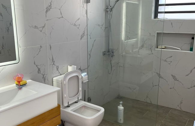 Impeccable Luxury 3-bed Apartment in Albion - Photo 6