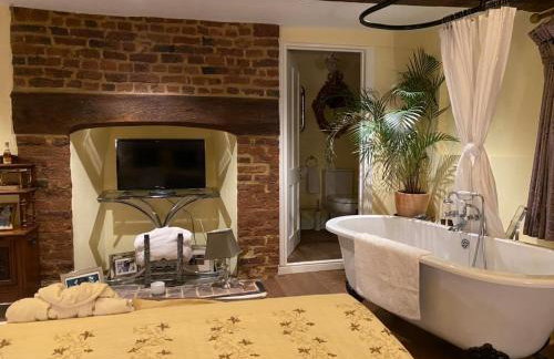 Upper House Stunning Country Home - Photo 36