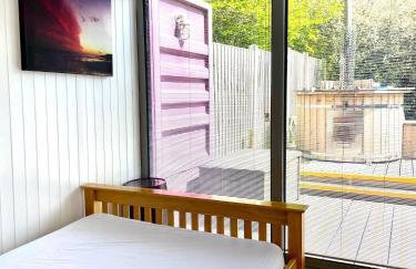 Purple CargoPod at Lee Wick Farm Cottages & Glamping - Foto 7