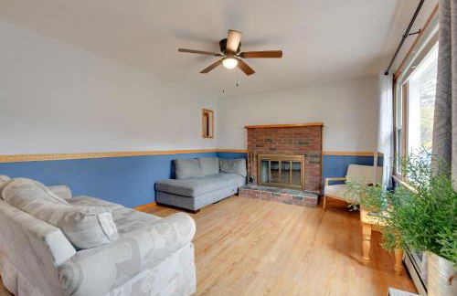 15 Mi to Cochrans Ski Area Cozy Home with Yard! - Foto 2