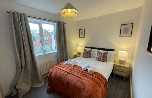 Ashford 4-Bed Townhouse with Garden and Parking - Foto 13